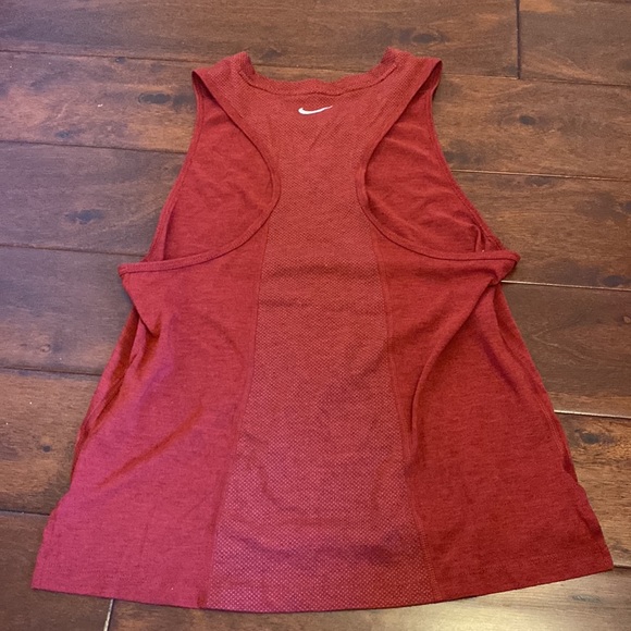 Burgundy red Nike tank. No issues. Reflective Nike symbol. - Picture 4 of 4